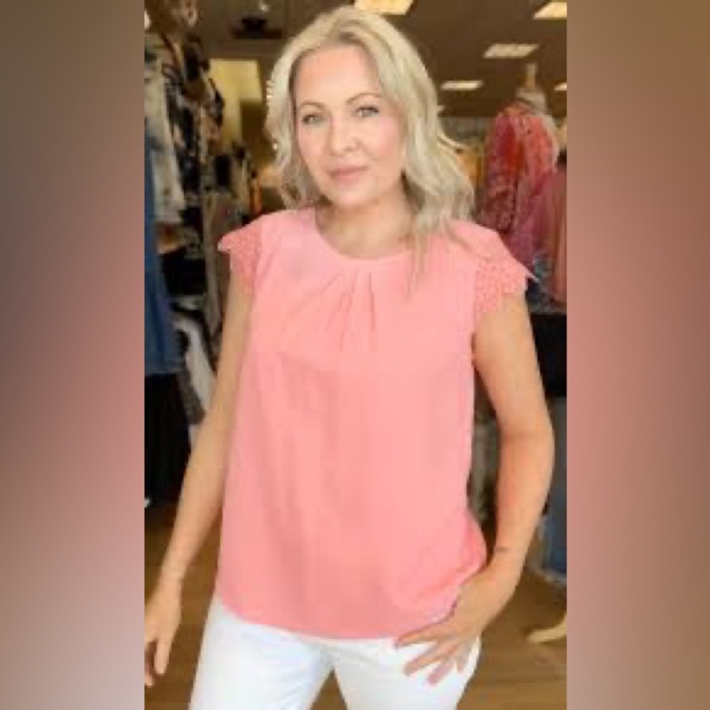 NWT Mine Coral Top With Lace Cap Sleeves Sz L